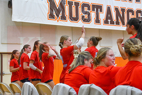 260901_Vball 26-27_67