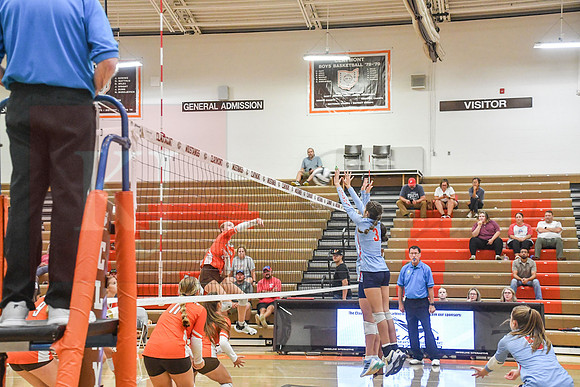 260901_Vball 26-27_41