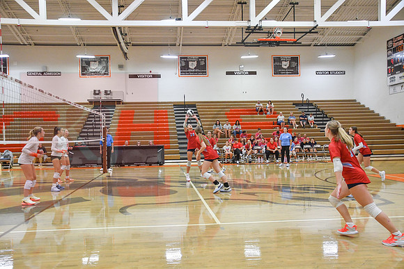 260901_Vball 26-27_272