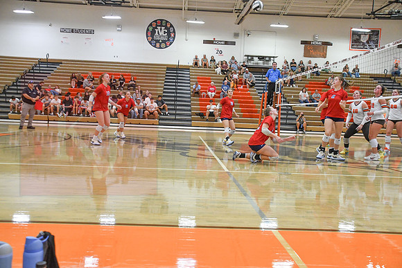 260901_Vball 26-27_80