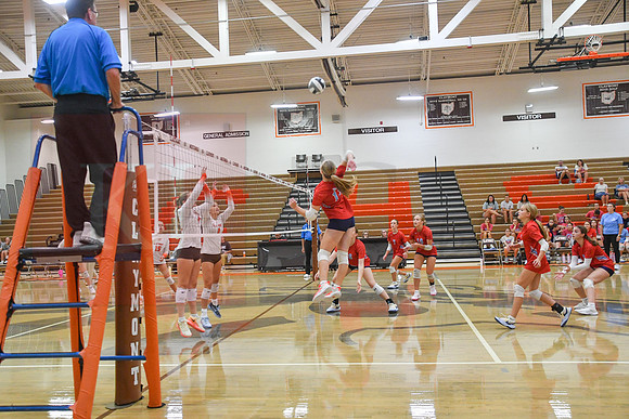 260901_Vball 26-27_302
