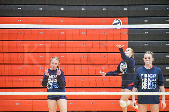 260903_Vball 26-27_97