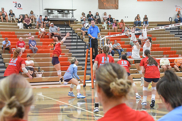260901_Vball 26-27_178