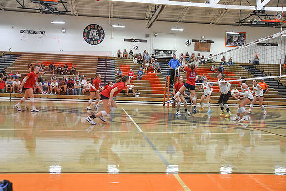 260901_Vball 26-27_90