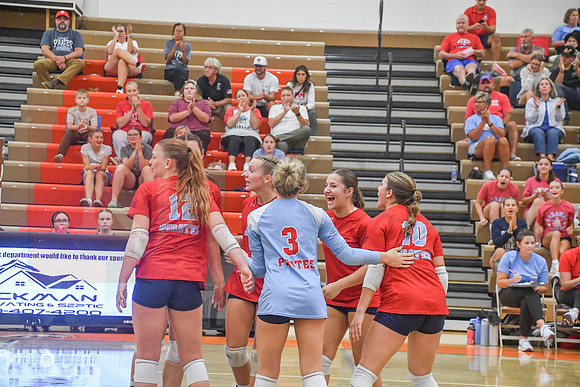 260901_Vball 26-27_102